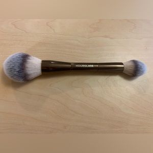 Hourglass Veil Powder Makeup Brush